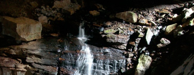 Explorando cuevas desde 10 metros de altura