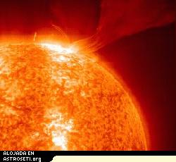 Una explosin solar en 2001 
[<a href= http://antwrp.gsfc.nasa.gov/apod/ap010924.html target=_blank><u>Ms informacin</u></a>]
