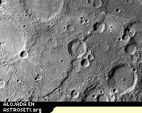 Un acantilado irregular en Mercurio,  fotografiado por la nave Mariner 10 en 1974 
[<a href= http://www.nasm.si.edu/research/ceps/etp/mercury/merc_surface.html target=_blank><u>Ms informacin</u></a>]
