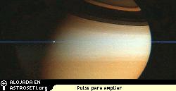 Los anillos de Saturno vistos de canto.  
<i>Crdito de la imagen: Cassini</i>
[<a href= http://antwrp.gsfc.nasa.gov/apod/ap050504.html target=_blank><u>Ms informacin</u></a>]
