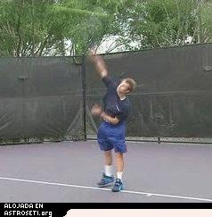 <a href=http://science.nasa.gov/headlines/y2005/images/moontennis/andyblur_strip.jpg target=_blank>Andy Roddick</a> lanza un servicio --a ms de 100 millas por hora (160 Km/hora), imagen borrosa. 
[<a href=http://www.andyroddick.com/ target=_blank><u>Ms informacin</u></a>]
