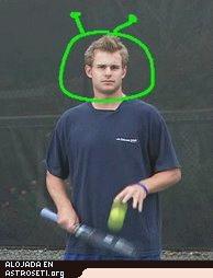 <a href= http://science.nasa.gov/headlines/y2005/images/moontennis/andycool_strip.jpg target=_blank>Andy Roddick</a> reflexiona sobre el tenis en otros mundos. 
[<a href=http://science.nasa.gov/headlines/y2005/images/moontennis/3160btopspinonmoon.mov target=_blank>video</a>]
