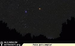<a href= http://ciencia.nasa.gov/headlines/y2005/images/halloween/payson.jpg target=_blank>Marte saliendo sobre Payson,</a> Arizona el 25 de octubre de 2005. 
Crdito Imagen: Chris Shur.
