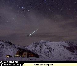 <a href=http://science.nasa.gov/headlines/y2005/images/taurids/iida1.jpg target=_blank>Un meteorito turido</a> fotografiado el 28 de octubre del 2005, por Hiroyuki Iida de Toyama, en Japn.