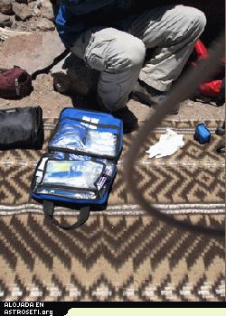 El kit de primeros auxilios de Ross, incluyendo materiales de trauma.