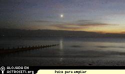 <a href=http://science.nasa.gov/headlines/y2005/images/venusshadows/beachvenus.jpg target=_blank>Fotografa de Venus</a> sobre la playa el 19 de noviembre. No hay sombras de Venus en esta foto, slo reflejos. <i>Crditos: Pete Lawrence.</i>