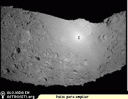 <a href="http://www.planetary.org/image/hayabusa_20051120-19_58.jpg">Click para ampliar</A>
Itokawa durante el descenso de Hayabusa, 19 de Noviembre de 2005 a las 19:58 UTC
Crdito: ISAS / JAXA 
