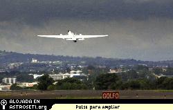 La aeronave ER-2 en vuelo hacia un huracn. 
[<a href=http://www.nasa.gov/mission_pages/station/multimedia/hurricane_emily1.html target=_blank>Ms informacin</a>]
