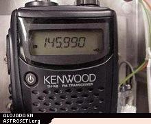 <a href= http://www.amsat.org/amsat-new/articles/BauerSuitsat/index.php target=_blank>Sintoniza</a> tu radio FM en los 145.990 MHz.