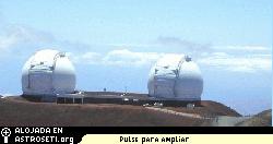 Los siderostatos son los diminutos objetos blancos visibles justo bajo el  telescopio Keck de la derecha. Simulan telescopios para las pruebas y para la depuracin del interfermetro.