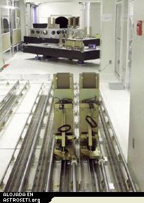 Fotografa del laboratorio de combinacin del haz. 
<a href="http://planetquest.jpl.nasa.gov/images/delay2.jpg ">Ampliar Imagen</a>