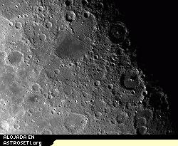 La superficie de la Luna est salpicada de crteres de impacto.
[<a href=http://antwrp.gsfc.nasa.gov/apod/ap990326.html target=_blank>Ms informacin</a>]
