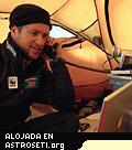 Mac Cornelissen usando la terminal BGAN