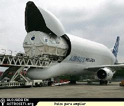 Otra toma de la misma carga en la nave Beluga
