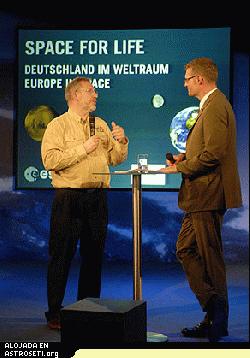 Una ventana a la Mars Express y la Venus Express-G. Schwehm.
G.Schwehm, Jefe de la Divisin de Operaciones de Ciencia del Sistema Solar para la Agencia Espacial Europea, presenta Una ventana a la Mars Express y la Venus Express el 17 de Mayo en ILA, Berln.
Crditos: ESA-M.Pedoussaut
