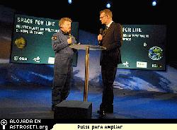 Reinhold Ewald
El astronauta de la ESA Reinhold Ewald en el escenario en ILA, el 18 de Mayo de 2006. 
Crdito: ESA-M. Pedoussaut
