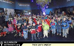 Jvenes visitantes en el Pabelln del Espacio
Jvenes visitantes en el Pabelln del Espacio en ILA, Berln, el 19 de Mayo de 2006.
Crdito: ESA-M.Pedoussaut
