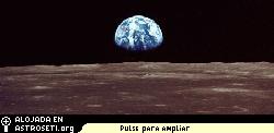 <a href= http://science.nasa.gov/headlines/y2006/images/apollo11/earthrise.jpg target=_blank>La Tierra surgiendo a la vista del Apolo 11</a>