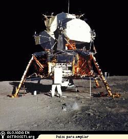 <a href=http://science.nasa.gov/headlines/y2006/images/apollo11/buzz1.jpg target=_blank>Buzz Aldrin y el Eagle</a>. [<a href=http://www.hq.nasa.gov/alsj/a11/a11rb5927-9.jpg target=_blank>En estreo</a>]