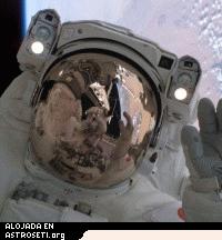 Astronauta durante un paseo espacial