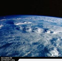 Nubes tormentosas sobre frica occidental. 
[<a href=http://www.camex4.com/photo0039.html target=_blank>Ms informacin</a>]
