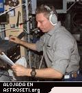 Thomas Reiter usa una computadora en el Módulo de Servicio Zvezda