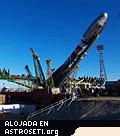 El lanzador siendo izado a la torre de lanzamiento
