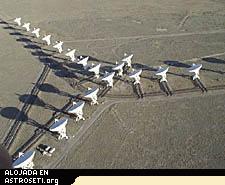 SETI está utilizando un radiotelescopio de gran alcance para escuchar señales de radio producidas artificialmente desde fuera de nuestro sistema solar. ¿Por qué no hemos recibido todavía contacto alguno de ninguna otra civilización? La paradoja de Fermi.
Credit: NRAO
