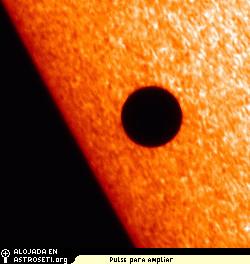 [<a href= http://science.nasa.gov/headlines/y2006/images/xraytransit/sot_big.jpg target=_blank>Ampliar imagen</a>]
<b>Animaciones:</b> <a href= http://www.lmsal.com/solarsoft/fpp/FG_simple_G_band_4305_1024_1024_Mercury_20061108_1913_D/ target=_blank>alta resolucin</a> (20 MB) o <a href= http://science.nasa.gov/headlines/y2006/images/xraytransit/xrt500.gif target=_blank>baja resolucin</a> (1 MB)
