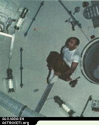 Los astronautas pierden calcio en los huesos y fuerza en sus músculos mientras están en el espacio a causa de la gravedad cero. Esta imagen se tomó en el Skylab de la NASA
Cedido por el Instituto Biomédico de Investigación Espacial