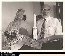 El Dr. Joshua Lederberg en el Kennedy Space Center en una foto sin datar.
National Library of Medicine