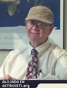 Noel Hinners, administrador asociado de la NASA para ciencia espacial durante la misión Viking. También ha trabajado como administrador asociado suplente y jefe científico de la NASA y como director del Centro de Vuelo Espacial Goddard de la NASA