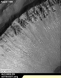 Imagen del cráter tomada por MOC en agosto de 1999.
Créditos: NASA/JPL /Malin Space Science Systems