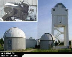El observatorio lunar del Grupo de Meteroides Ambientales de la NASA en Huntsville, Alabama. Insertado aparece uno de los dos telescopios de 14 pulgadas (35 cm) orientados simultneamente hacia la Luna durante las sesiones de observacin del grupo. 
[<a href=http://science.nasa.gov/headlines/y2007/images/ltps/alamo_big.jpg target=_blank>ver imagen ampliada</a>]
