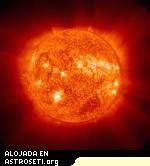 Cuando viajan a través del espacio, los astronautas pueden estar expuestos a dosis dañinas de radiación originada en el Sol o en forma de rayos cósmicos.
Crédito: NASA/ESA/SOHO