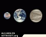 Marte (izquierda), la Tierra (centro) y Venus (derecha), en tamaños relativos.
Crédito: NASA