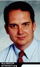 <i>Michael Jacox, sub-director del Centro Comercial Espacial para Ingeniería de A&M, está dirigiendo el despliegue a bordo de STS-107 del equipo de navegación y rastreo de nueva generación, StarNav-1.</i>