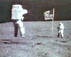 Los astronautas de la Apolo podan lanzarse hasta un metro slo flexionando sus tobillos, aun con los engorrosos trajes espaciales. 
Crdito: NASA