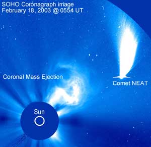 Animacin del espectacular saludo del Sol al paso de la cola del cometa. Haga clic en la imagen para una foto de mayor tamao. Animacin GIF (180 Kb). Tambin puede ver a disco lleno (480 kB) y la galera de animacin. Crdito: NASA/ESA/SOHO