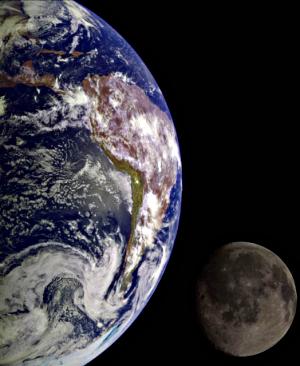 En su viaje hacia Jpiter, la sonda Galileo capt esta foto de la Tierra y la Luna juntas. Compartirn los humanos un sentimiento de estar alejndose de casa? Crdito: Galileo