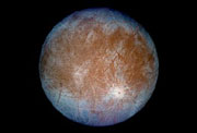 Aunque su superficie es muy fra, hay todava una potencial biosfera en Europa. Crdito: NASA