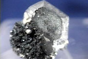 El mineral hematites es localmente abundante en Meridiani, quizás llegue al 20 por ciento en algunos lugares. – Crédito: Amethyst Galleries, Inc.