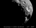 <A HREF= http://near.jhuapl.edu/iod/20010205/QT_Small.mov target=_blank>Video:</A> El sobrevuelo de Eros realizado por NEAR Shoemaker. Crdito: Universidad Johns Hopkins APL