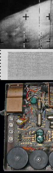 El “cerebro electrónico”, Mariner IV. Algunas veces se dice que el prototipo de un reloj digital de pulsera de hoy día tiene más capacidad informática que los vehículos espaciales que aterrizaron en la Luna en 1960. En 1964, mientras la astronave Mariner IV emitía sus primeras imágenes, su velocidad de transmisión de datos era de 8 bits por segundo (50.000 veces menor que en la actualidad), y llevaba días hacer llegar a casa una sola fotografía. La serie de números de la imagen central fue procesada para ser transmitida por el cerébro electrónico de la nave (interior del sistema electrónico del Mariner IV, más abajo) para realizar la descripción más aproximada de Marte. La señal microondas del Mariner era transmitida con mucha menos fuerza que la de un teléfono móvil moderno; el total de energía de la nave espacial podría encender dos bombillas de 100 vatios.
Fuente: NASA/JPL Caltech