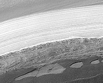 El Mars Odyssey [Odisea de Marte] ha encontrado lo que parece ser hielo debajo de la superficie, cerca del lugar explorado por  el Mars Express en el cual pueden asimismo aparecer nuevas concentraciones de metano.
Crdito de la imagen: NASA