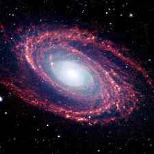 Las regiones rojas en los brazos espirales representan las emisiones infrarrojas de las partes ms polvorientas de la galaxia, donde se estn formando nuevas estrellas. Cliquee para una imagen mayor.
Crdito: NASA / JPL-Caltech / S. Willner (Centro Harvard-Smithsoniano para Astrofsica)