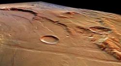 Vista panorámica. Las imágenes del Solis Planum fueron tomadas durante la órbita 431 en mayo de 2004 a una resolución de aproximadamente 48 metros por píxel. La región abarcada está situada al sur del Solis Planum a 271º de longitud este y a aproximadamente 33º de latitud sur.
Créditos: ESA/Mars Express