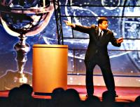 El dinmico Neil deGrasse Tyson, movindose con un gran concepto en mente: cmo se origin la vida en la Tierra?
<i>Imagen: PBS</i>
