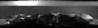 Mosaico de imgenes tomadas por la cmara de navegacin del Vehculo de Exploracin de Marte Spirit.<a href=http://marsrovers.jpl.nasa.gov/gallery/press/spirit/20040104a.html> Ver todas las imgenes de esta nota de prensa</a>