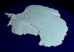 Los cientficos tambin estn usando datos de RADARSAT para estudiar la evolucin de las placas de hielo Antrticas. Este mapa de radar de baja resolucin de la Antrtida fue creado en 1999. <A HREF=http://svs.gsfc.nasa.gov/imagewall/antarctica.html target=_blank>[ms informacin]</A>